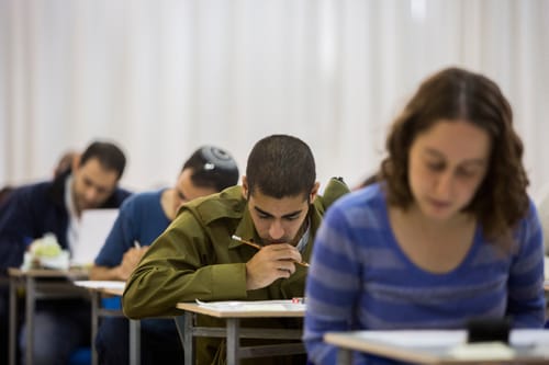 פחות מבחנים ויותר עבודות: כך תראה הרפורמה בבגרויות