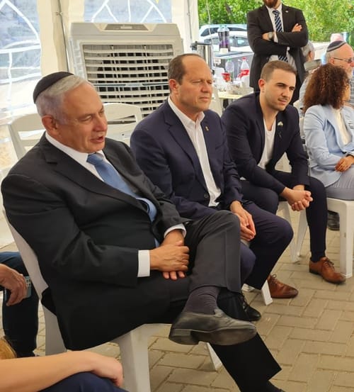 יו"ר האופוזיציה נתניהו הגיע לנחם את ניר אורבך
