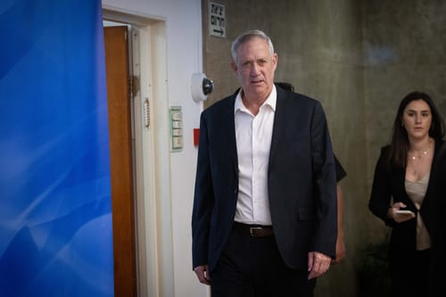 בהתיישבות מאשימים: גנץ מקדם בנייה לפלסטינים