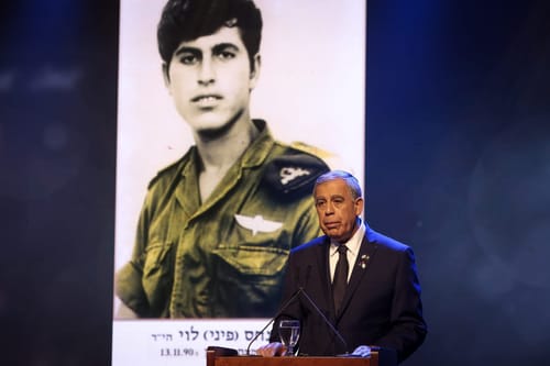 יו"ר הכנסת בוכה על אחיו ומבטיח: "אתה בליבי" • צפו