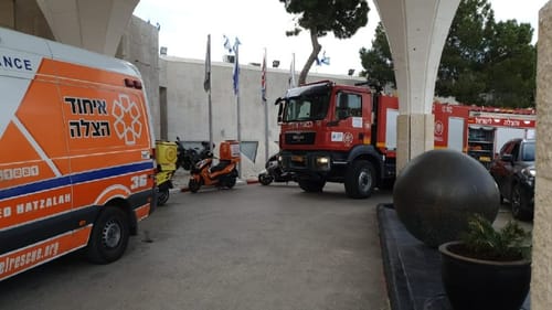 אסון במלון בי-ם: המעלית קרסה – אדם נמחץ למוות