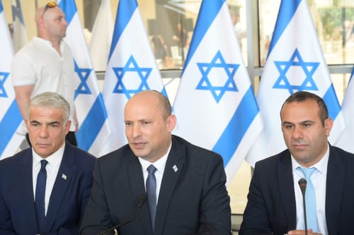 בנט: "הנפת דגל ישראל היא דבר מובן מאליו"