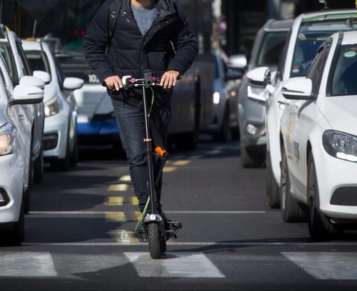 כתב אישום: אזרח זר השתכר וגרם למותו של רוכב קורקינט בתל אביב
