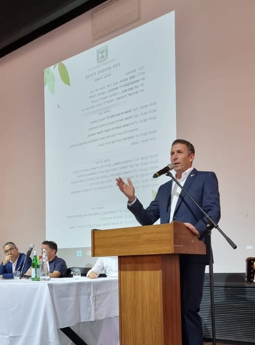 כהנא נגד ליברמן: "לא אתן שיפגעו בשירותי הדת"