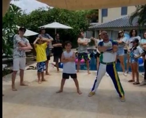הילד שחווה תקיפה אלימה, הוזמן לקליפ של קוגומולו