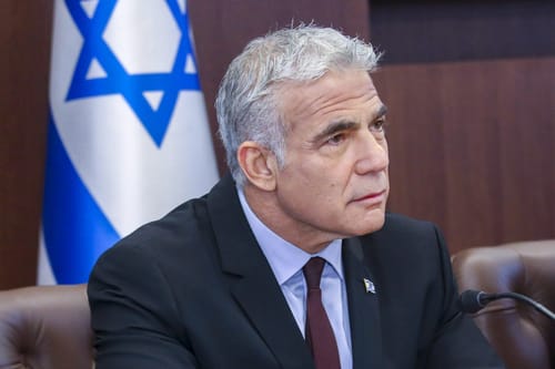 לפיד: שולח החלמה לפצוע, כוחות הביטחון פועלים
