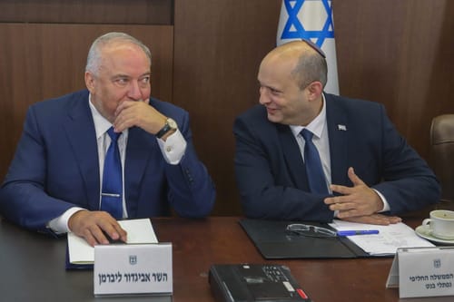השמאל מתאם עמדות: בנט וגולן משתפים את דברי ליברמן