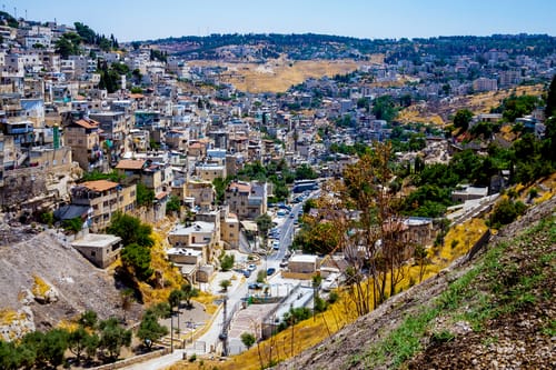 לפני ביקור ביידן: לפיד הסיר תכנית לבניה במזרח י-ם