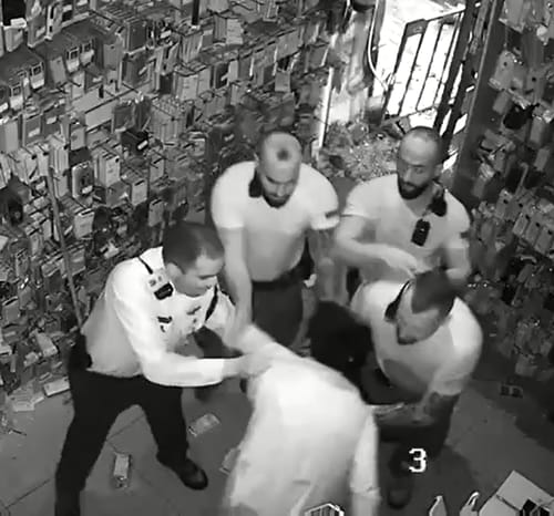 מזעזע: רב הותקף קשות ע"י שוטרים בבני ברק | צפו