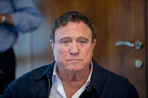 יהורם גאון בפוסט חריג: "שקר נבזי"