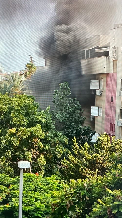 חולון: בת 76 מורדמת ומונשמת בעקבות שריפה