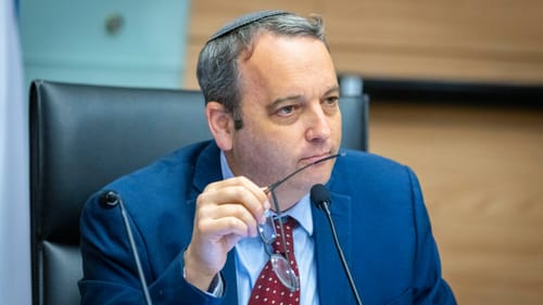 קריב נגד המחנה הממלכתי: "שתיקה מביכה ומטרידה"