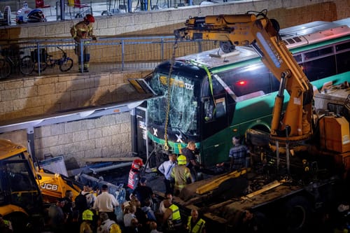 אוטובוס איבד שליטה בירושלים: 3 הרוגים במקום