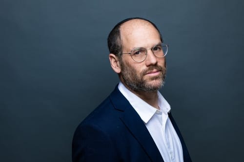 "פותח בדבר תורה, ומתחיל הקסם": אהרון רזאל על האלבום החדש