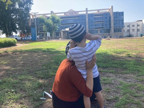 האם הסרוגה הצילה את בנה: "אל תגידו לי זה לא יקרה"