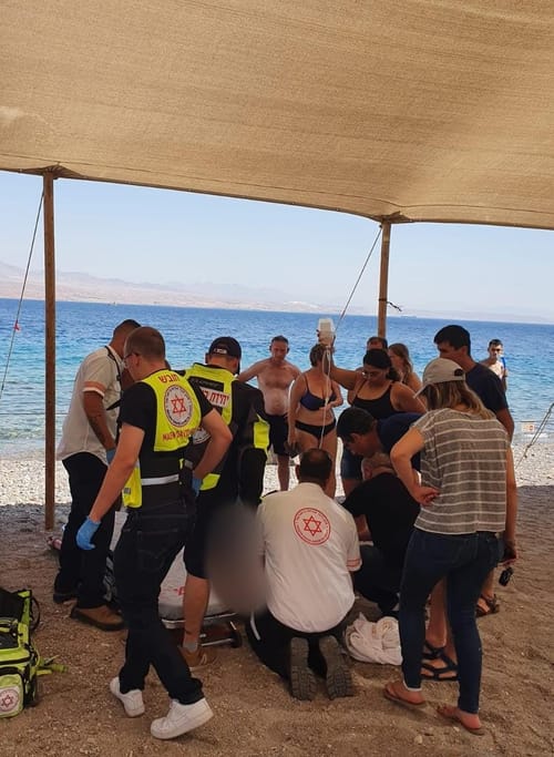 ניסיונות להציל צעיר שטבע בחוף מגדלור באילת