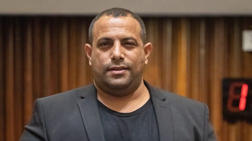 האיום של אביר קארה: "אזכיר להם את מי הם משרתים"