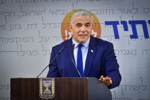 בלי רוב ובממשלת מעבר: שוד הגז של יאיר לפיד