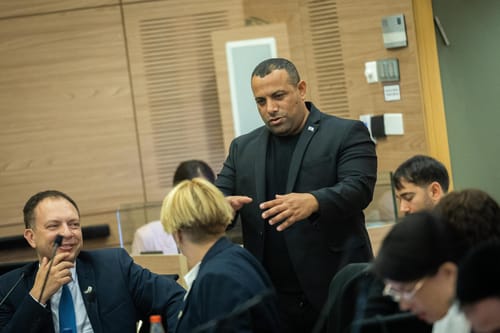 מחלוקת מול קארה? כך השיבה שקד באולפן סרוגים