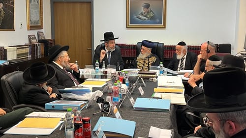 הרב קוק קדוש עליון, את תורתו אתם משמיטים?!