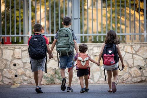 בלי לצאת מהבית: כך תוכלו לרשום את הילדים ללימודים
