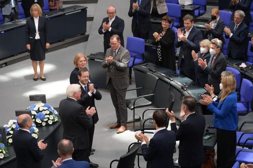 נאום הרצוג בבונדסטאג: "נושא עמי ציווי אחד – זָכוֹר"