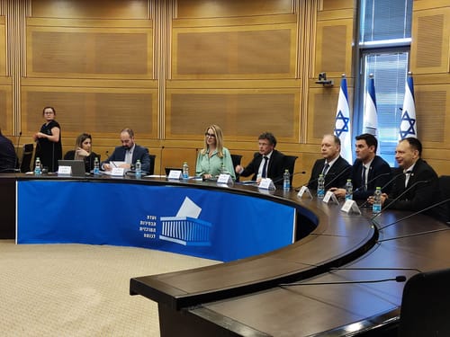 שידור חי: החלה הגשת הרשימות לוועדת הבחירות