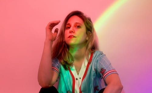 עד לאן? מירב הלינגר בשאלות על אמונה ואהבה