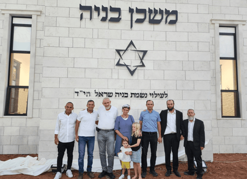 מרגש: הקבלן מהדרום בנה בית כנסת לזכר בניה שראל