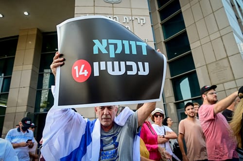 קרב גרסאות: למה ערוץ 14 נשאר מחוץ להצהרת לפיד?