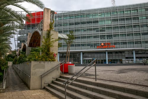 כתב אישום: בכיר בעירייה הבריח תיירת מאוקראינה לארץ