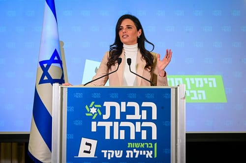 שקד מבהירה: "לא פורשת; תפסיקו לירות בנגמ"ש"
