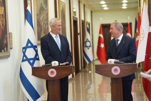 גנץ בטורקיה: "נחזור בהדרגה לעבודה משותפת"