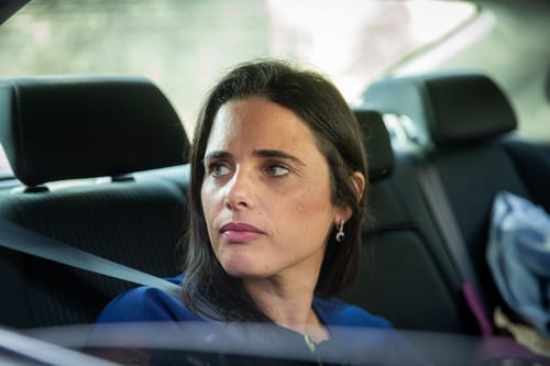 בכיר בבית היהודי: "בליכוד מנסים לעזור לשקד לעבור"