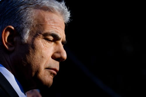 היועץ של לפיד הזהיר: "בלי איחוד – נמחק את מרצ"