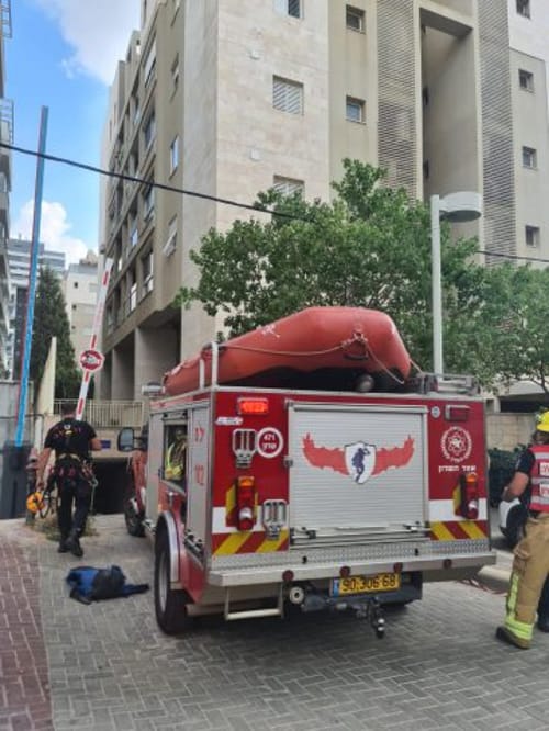 בעקבות הבולען: בדיקות מקיפות בבניין בהוד השרון
