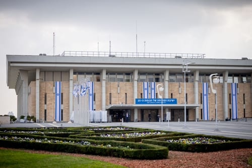 הפנים של הכנסת ה-25: פחות נשים, יותר מתנחלים