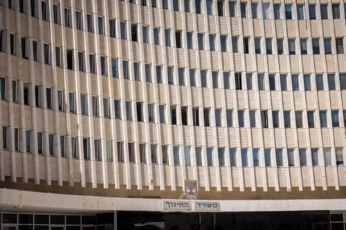 בגלל המלחמה בשחיתות החרדית: בכיר במשרד החינוך זומן לשימוע