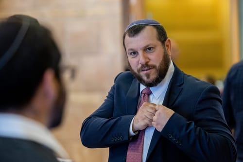 הח"כ הסרוג התערב עם המגיש בשידור חי; ומי ניצח?