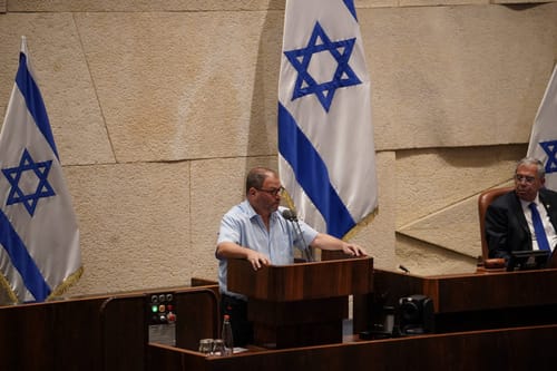 ”קורבנות הכיבוש”: השוואה מקוממת של עופר כסיף