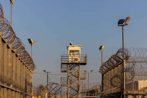 כלא 'קציעות': אסיר נשלח לבידוד, באגף שרפו מזרנים