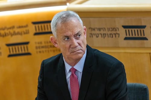 גנץ מגיב על חוק הנבצרות: "מטעני צד על הדמוקרטיה"