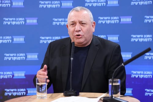 איזנקוט תוקף: "הקואליציה עשויה לפרק את הצבא"