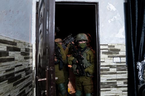 במהלך זריקת אוכל טרף: מג"ד תקף את נגד הרבנות