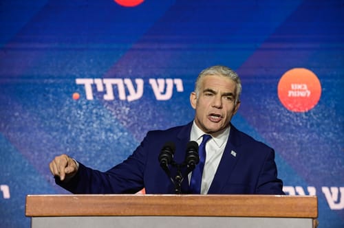 לפיד: נתניהו משקר בתקווה שהסערה תעלם