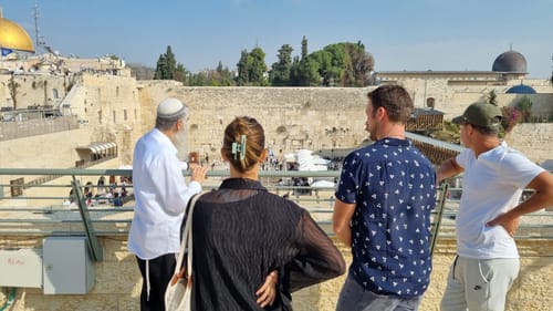 השחקן המפורסם ביקר בכותל והטמין פתק