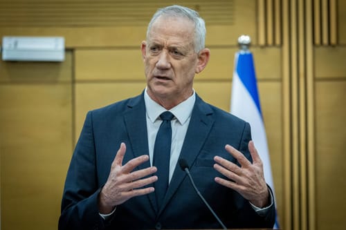 גנץ לבוחרי הקואליציה: "לא הצבעתם להפיכה משטרית"