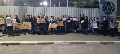 עזרא שיינברג משתחרר: עשרות נשים הפגינו מולו