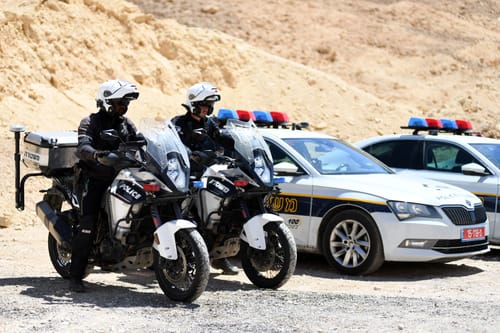 יידו אבנים לעבר רכבים ולא ציפו לתגובה כזו|תיעוד