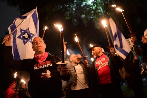 מאז ימי אוסלו לא יצאתי להפגין, ואז הגיע יריב לוין